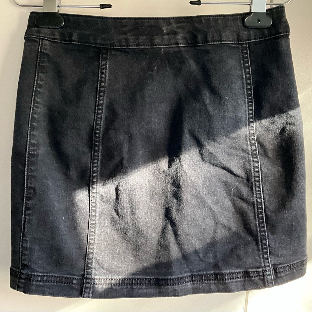 Free People Little Daisies Grey Denim Button-Front Mini Skirt, 0, MSRP $50 - Picture 6 of 11